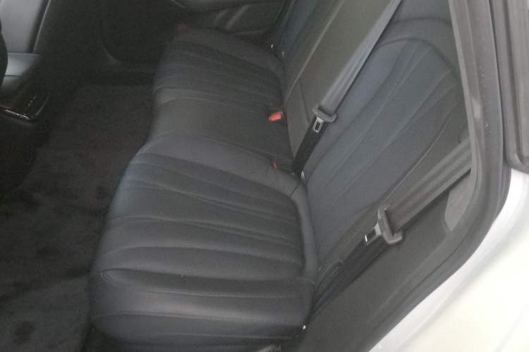 Used IM L7 2022 Dynamic Model Left Rear Seat