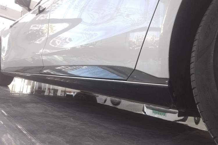 Used IM L7 2022 Dynamic Model Left Side Sill