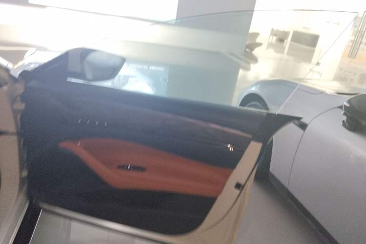 Used IM L7 2022 Dynamic Model Right Front Door Interior