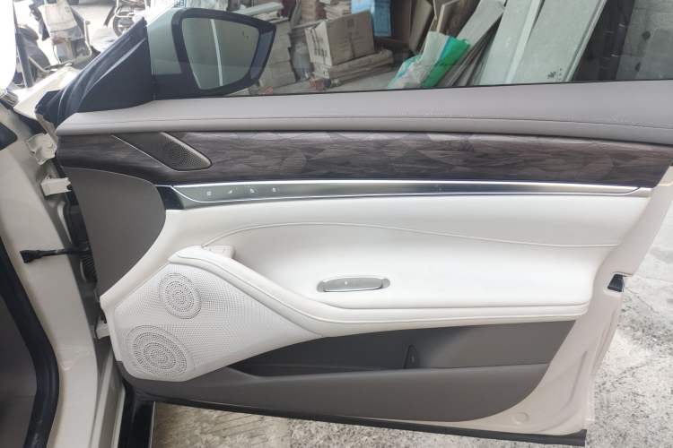 Used IM L7 2022 Dynamic Model Right Front Door Interior