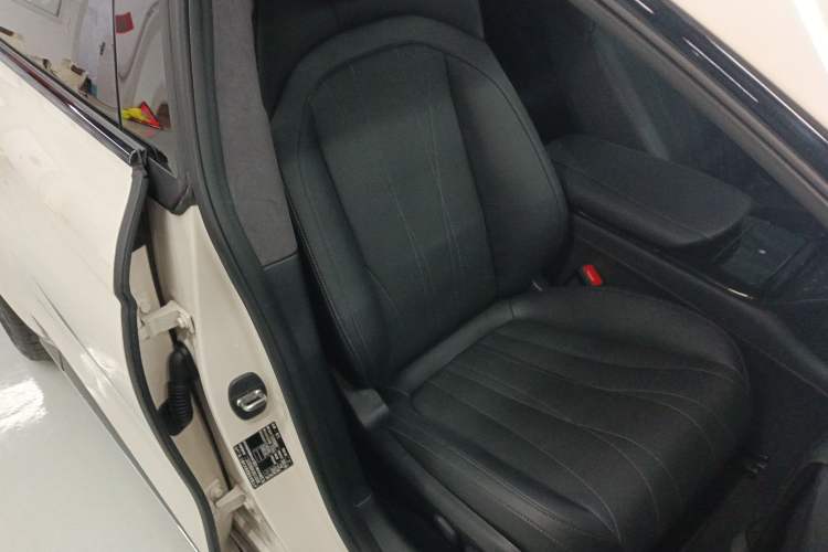 Used IM L7 2022 Dynamic Model Right Front Seat