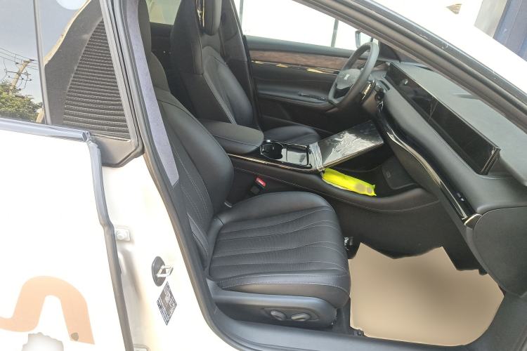 Used IM L7 2022 Dynamic Model Right Front Seat