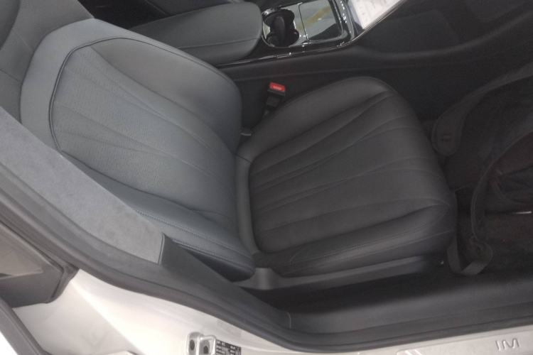 Used IM L7 2022 Dynamic Model Right Front Seat