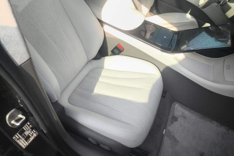 Used IM L7 2022 Pro Model Right Front Seat