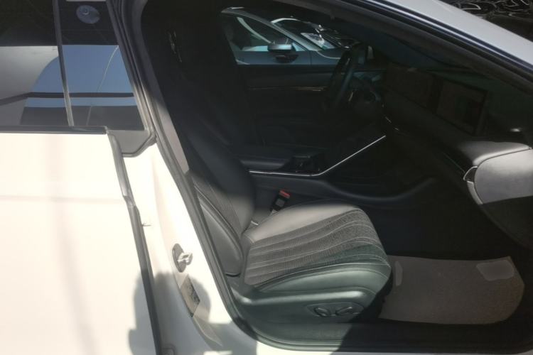 Used IM L7 2022 Pro Model Right Front Seat