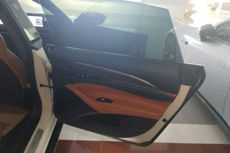 Used IM L7 2022 Dynamic Model Right Rear Door Interior