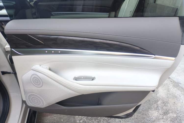 Used IM L7 2022 Dynamic Model Right Rear Door Interior