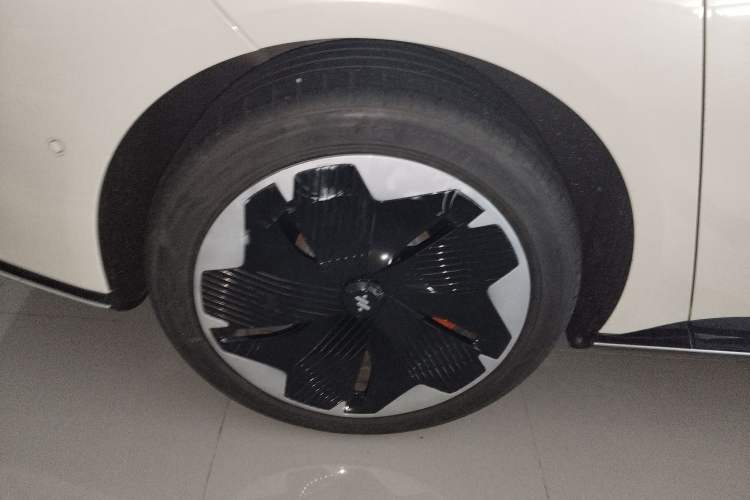 Used IM L7 2022 Dynamic Model Right Rear Wheel Hub