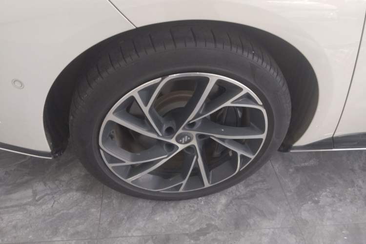 Used IM L7 2022 Dynamic Model Right Rear Wheel Hub