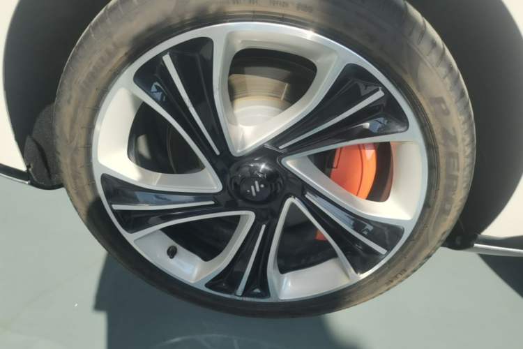 Used IM L7 2022 Pro Model Right Rear Wheel Hub