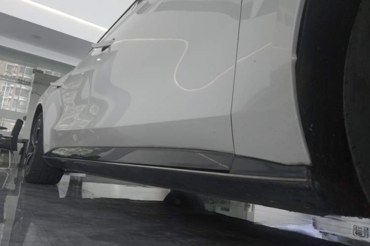Used IM L7 2022 Dynamic Model Right Side Sill