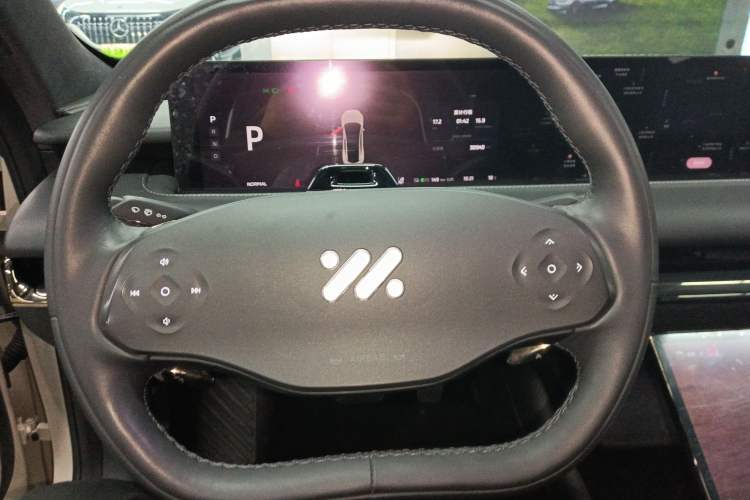 Used IM L7 2022 Dynamic Model Steering Wheel