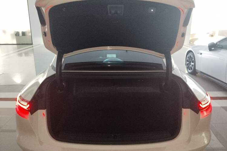 Used IM L7 2022 Dynamic Model Trunk