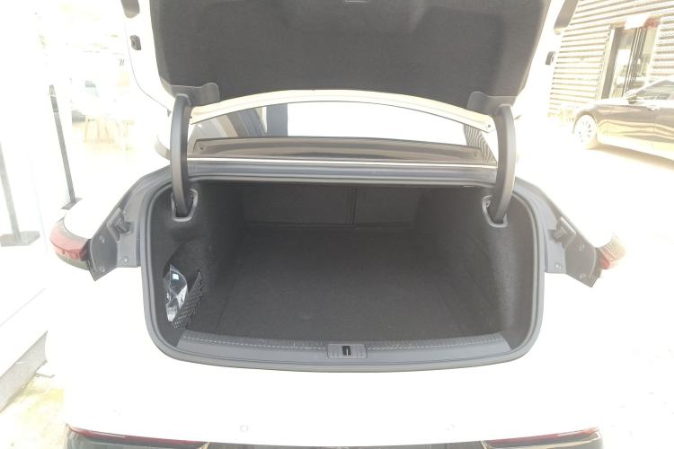 Used IM L7 2022 Dynamic Model Trunk