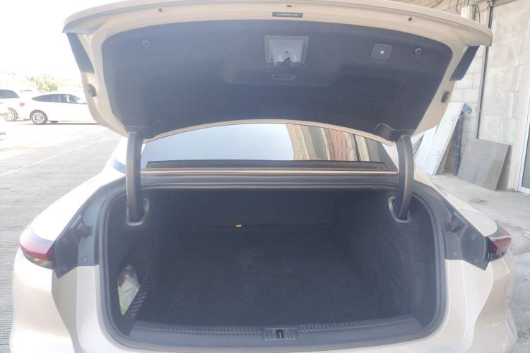 Used IM L7 2022 Dynamic Model Trunk