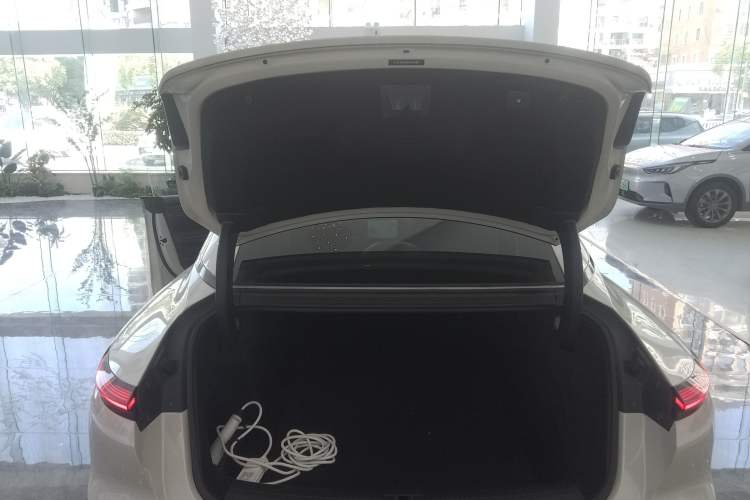 Used IM L7 2022 Dynamic Model Trunk