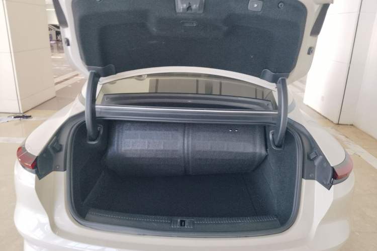 Used IM L7 2022 Dynamic Model Trunk