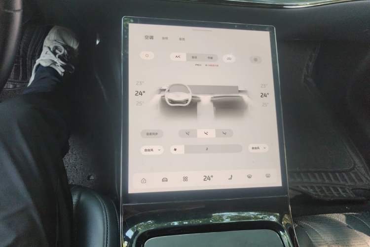 Used IM L7 2022 Dynamic Model Audio And AC Panel