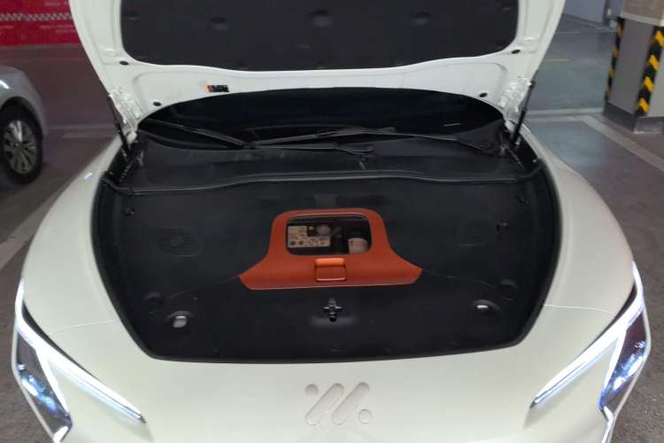 Used IM L7 2022 Pro Model Engine Bay