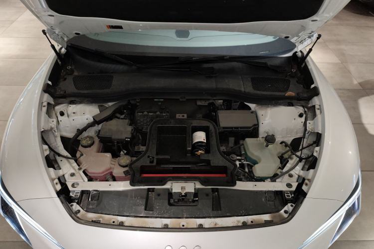 Used IM L7 2022 Dynamic Model Engine Bay