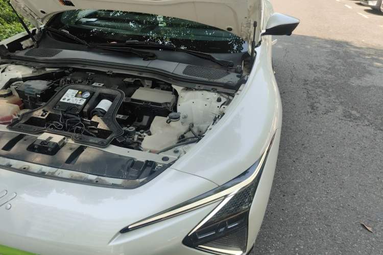 Used IM L7 2022 Dynamic Model Engine Bay Left