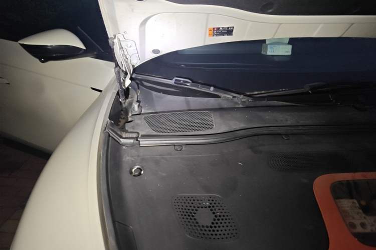 Used IM L7 2022 Dynamic Model Engine Bay Right