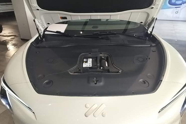 Used IM L7 2022 Pro Model Engine Bay