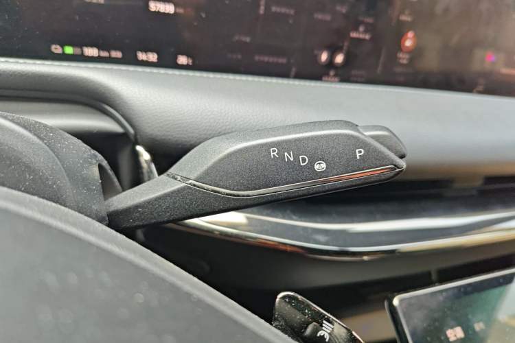 Used IM L7 2022 Dynamic Model Gear Lever