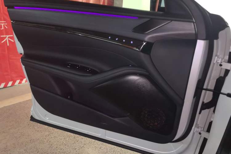 Used IM L7 2022 Pro Model Left Front Door Interior