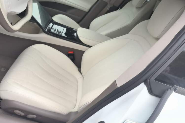 Used IM L7 2022 Dynamic Model Left Front Seat