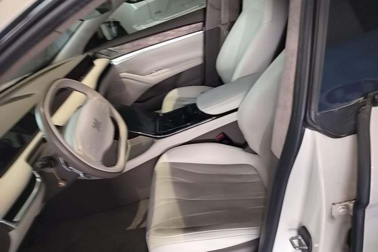 Used IM L7 2022 Dynamic Model Left Front Seat