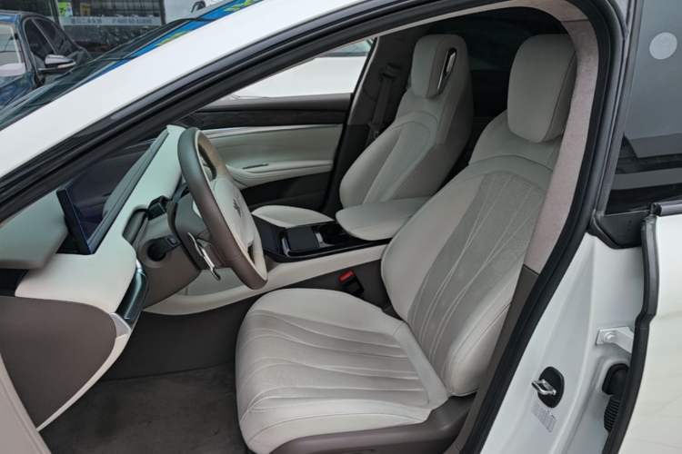 Used IM L7 2022 Dynamic Model Left Front Seat