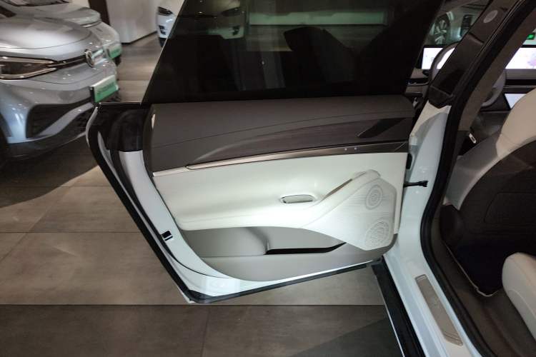 Used IM L7 2022 Pro Model Left Rear Door Interior