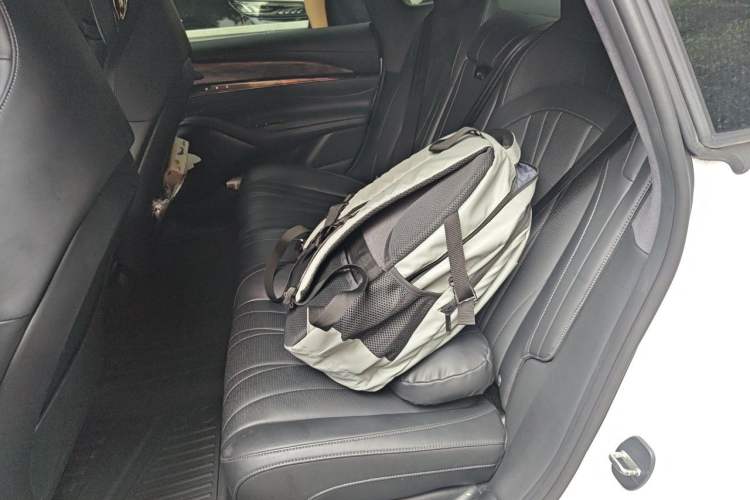 Used IM L7 2022 Dynamic Model Left Rear Seat