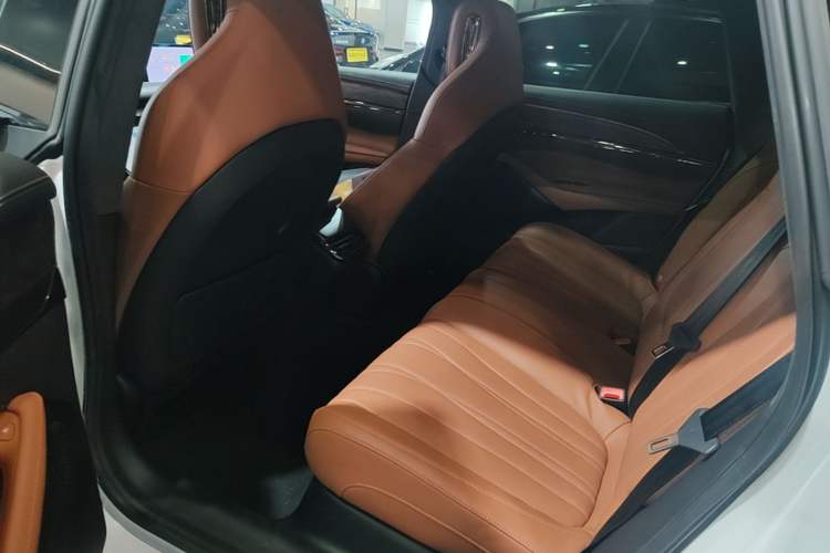 Used IM L7 2022 Dynamic Model Left Rear Seat