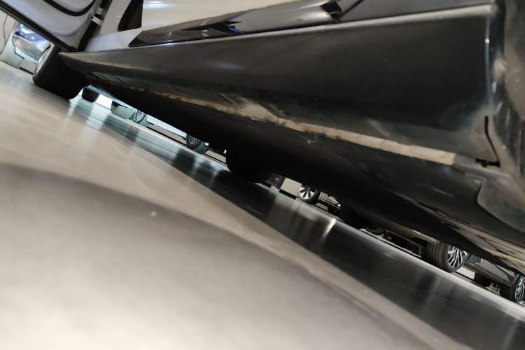 Used IM L7 2022 Dynamic Model Left Side Sill