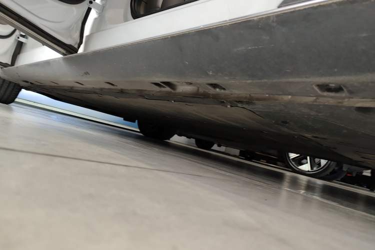 Used IM L7 2022 Dynamic Model Left Side Sill