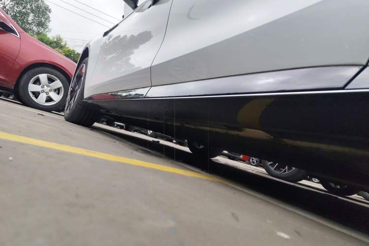 Used IM L7 2022 Dynamic Model Left Side Sill