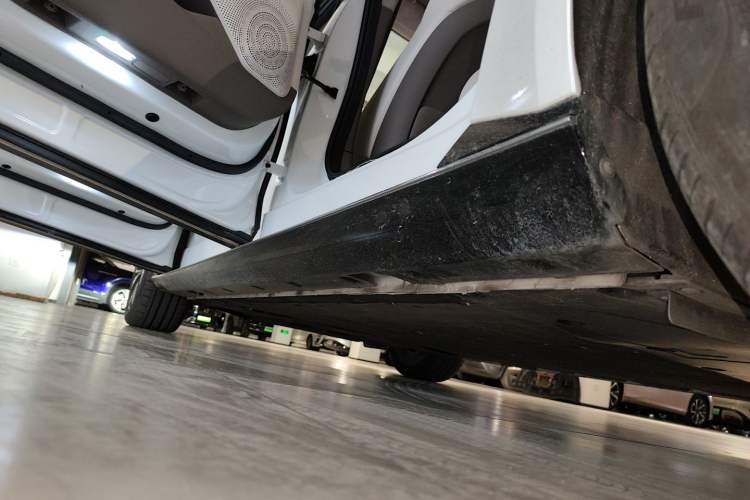 Used IM L7 2022 Dynamic Model Left Side Sill