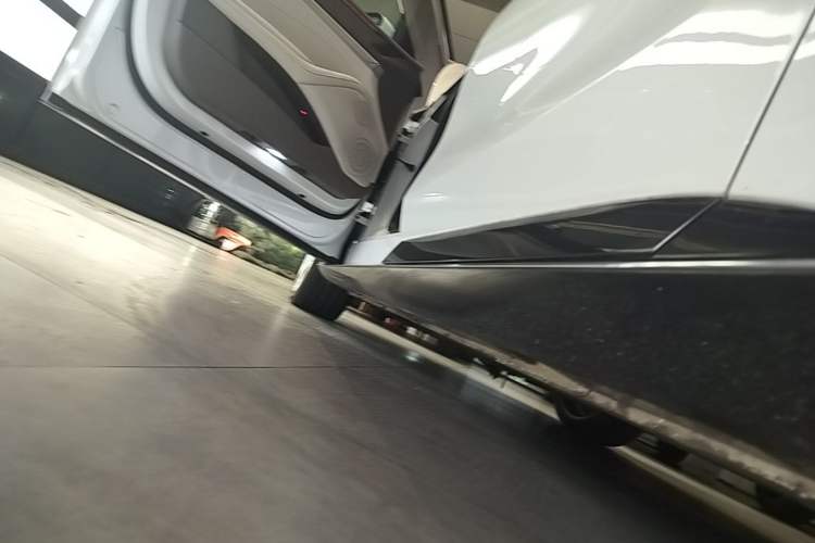Used IM L7 2022 Pro Model Left Side Sill