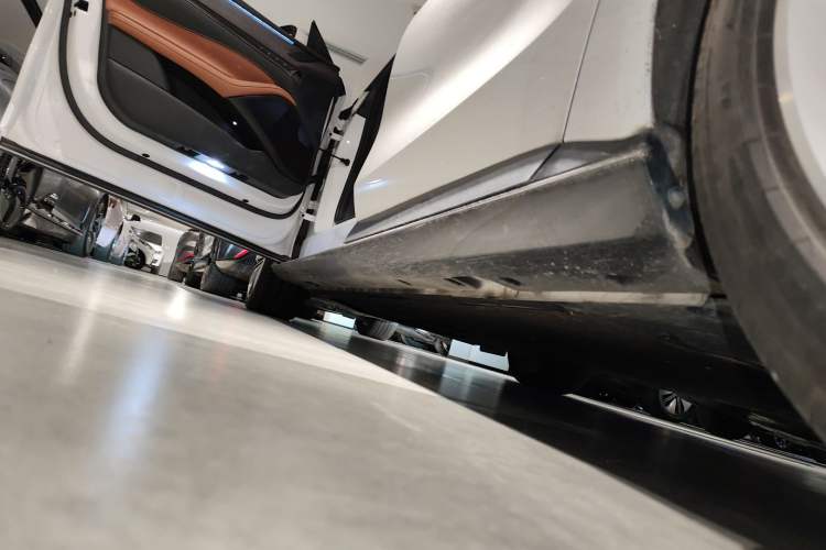 Used IM L7 2022 Pro Model Left Side Sill