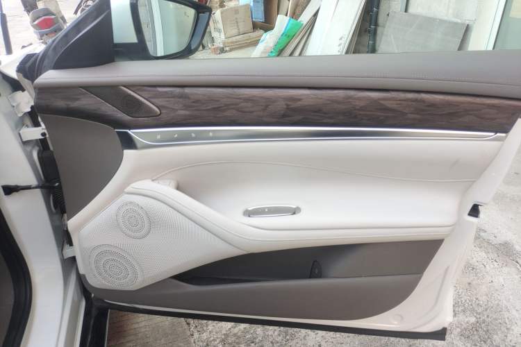 Used IM L7 2022 Dynamic Model Right Front Door Interior