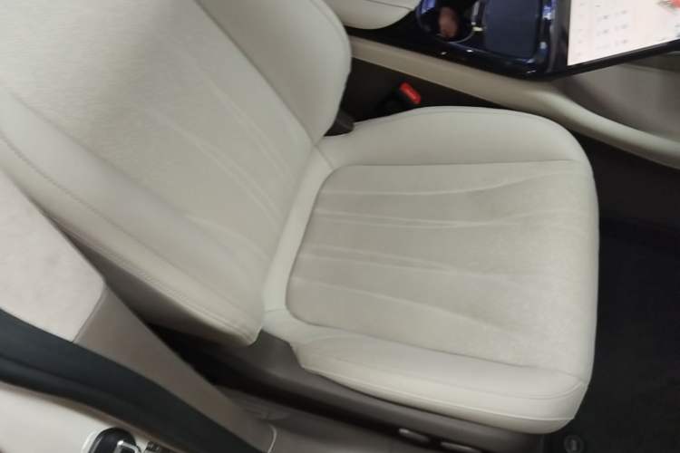 Used IM L7 2022 Pro Model Right Front Seat