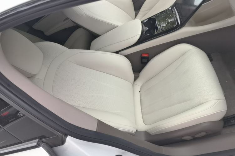 Used IM L7 2022 Dynamic Model Right Front Seat
