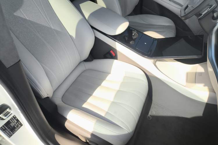 Used IM L7 2022 Dynamic Model Right Front Seat