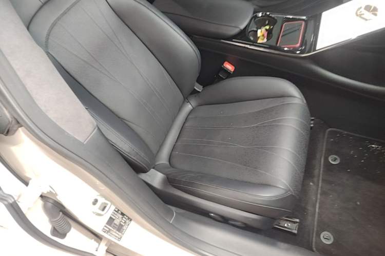 Used IM L7 2022 Pro Model Right Front Seat