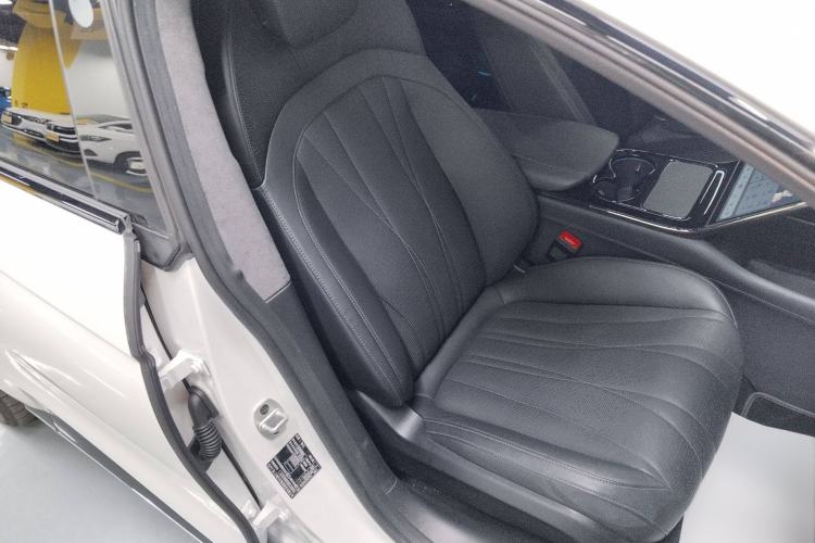 Used IM L7 2022 Pro Model Right Front Seat