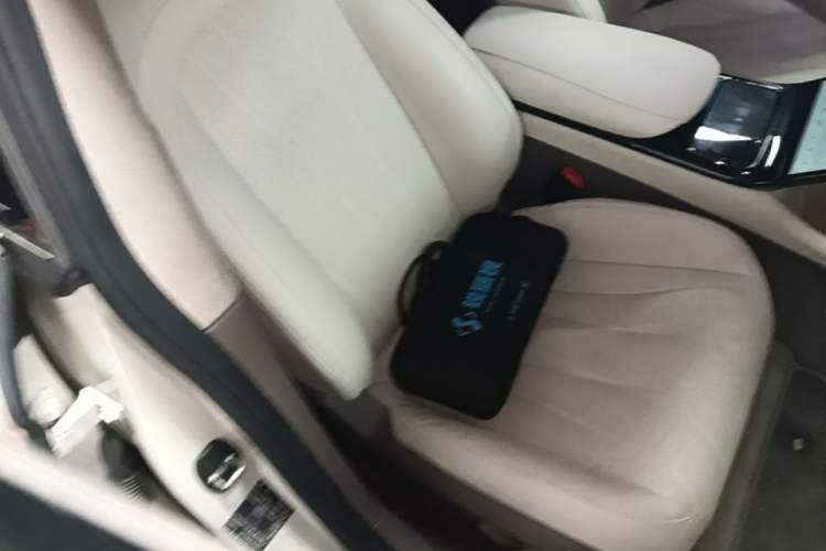 Used IM L7 2022 Dynamic Model Right Front Seat