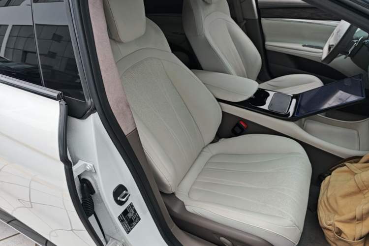 Used IM L7 2022 Dynamic Model Right Front Seat