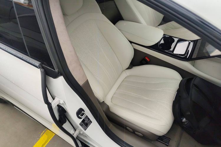 Used IM L7 2022 Dynamic Model Right Front Seat